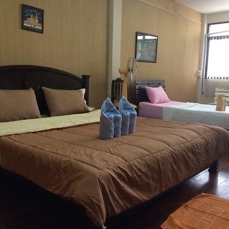 Changphuakgate Guesthouse Chiang Mai Bagian luar foto
