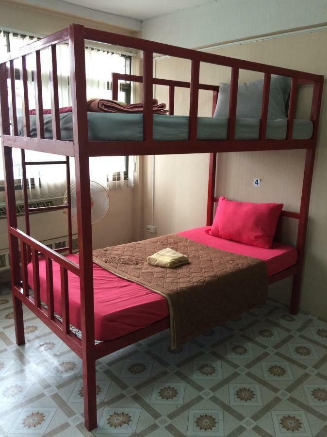 Changphuakgate Guesthouse Chiang Mai Bagian luar foto