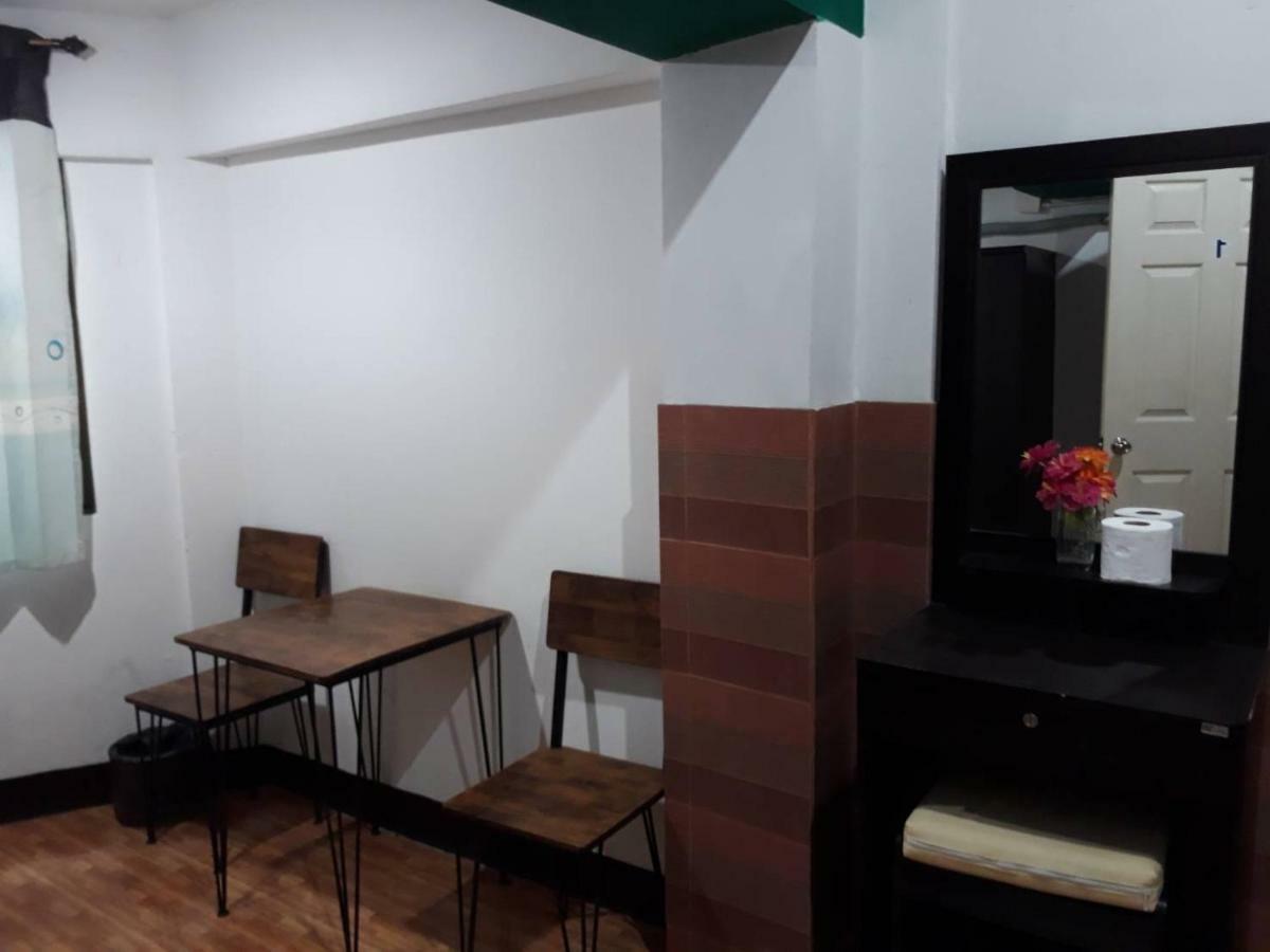 Changphuakgate Guesthouse Chiang Mai Bagian luar foto