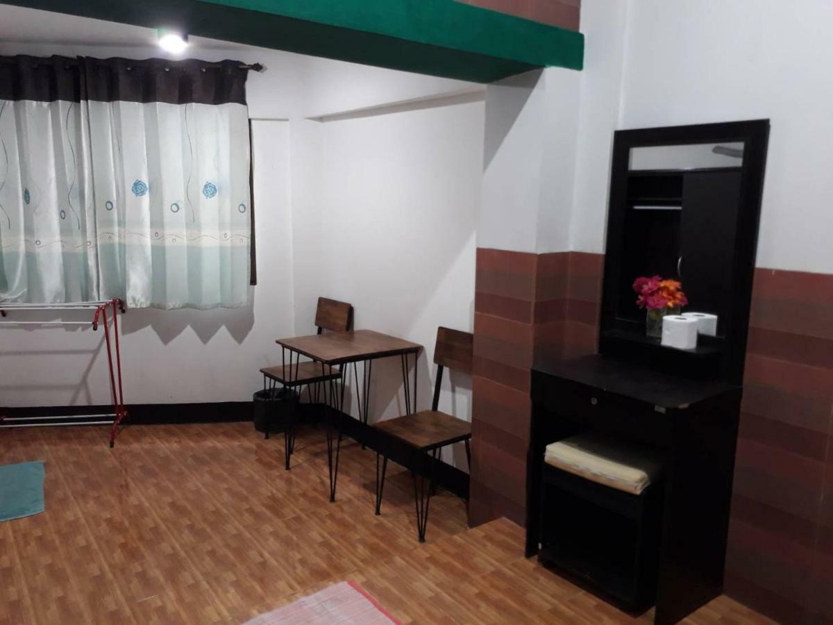 Changphuakgate Guesthouse Chiang Mai Bagian luar foto