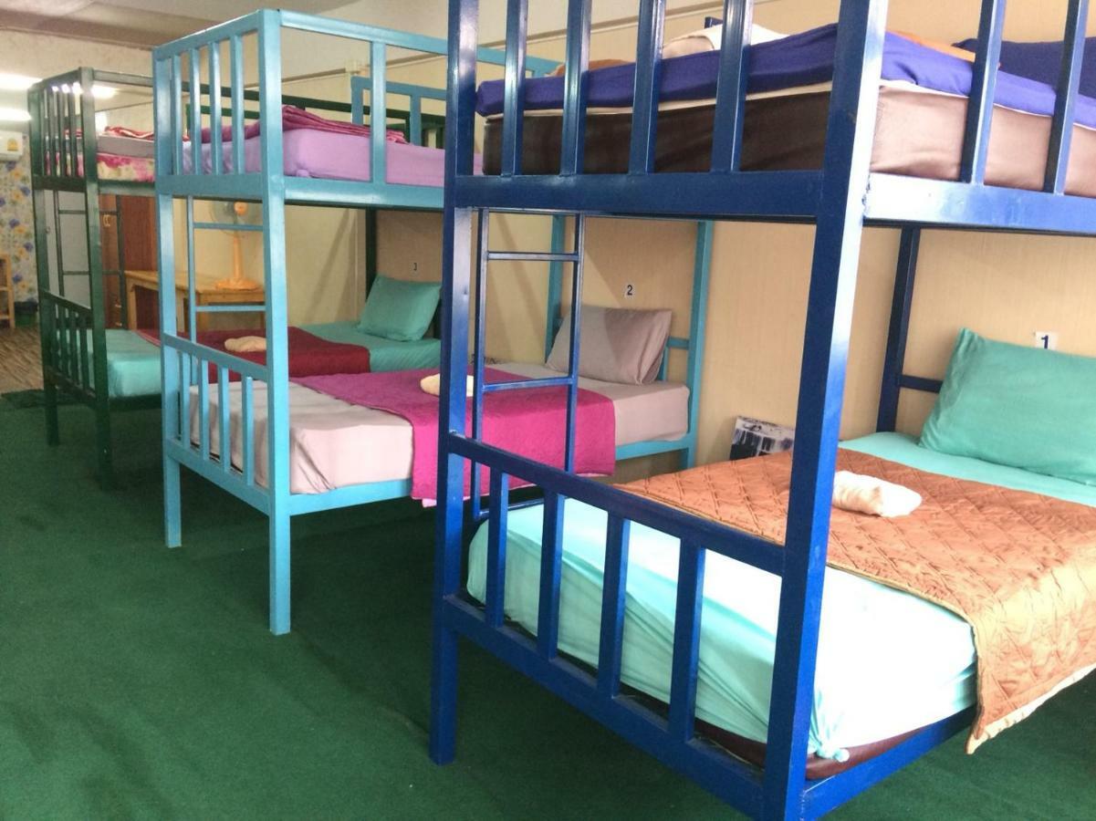 Changphuakgate Guesthouse Chiang Mai Bagian luar foto