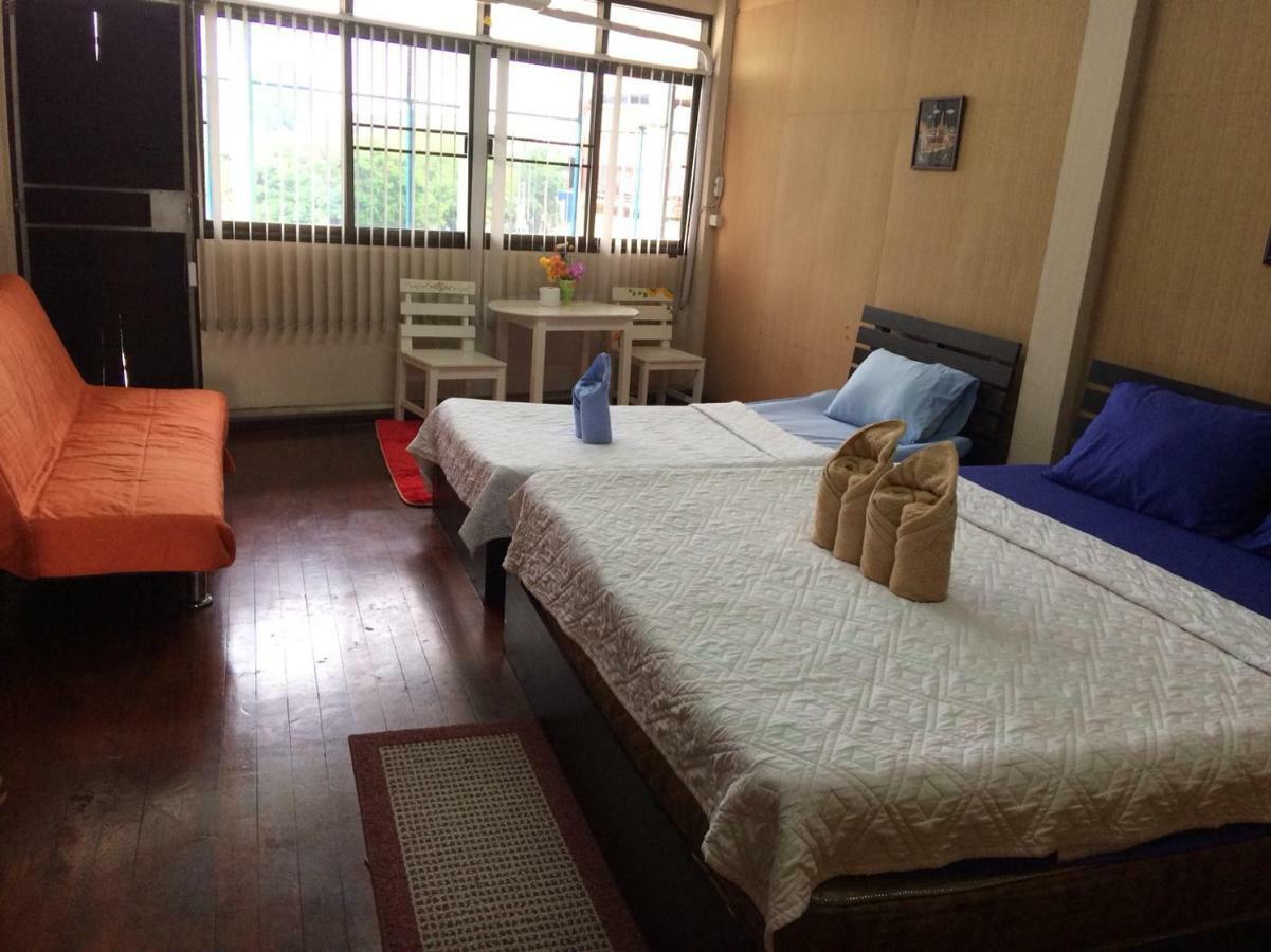 Changphuakgate Guesthouse Chiang Mai Bagian luar foto