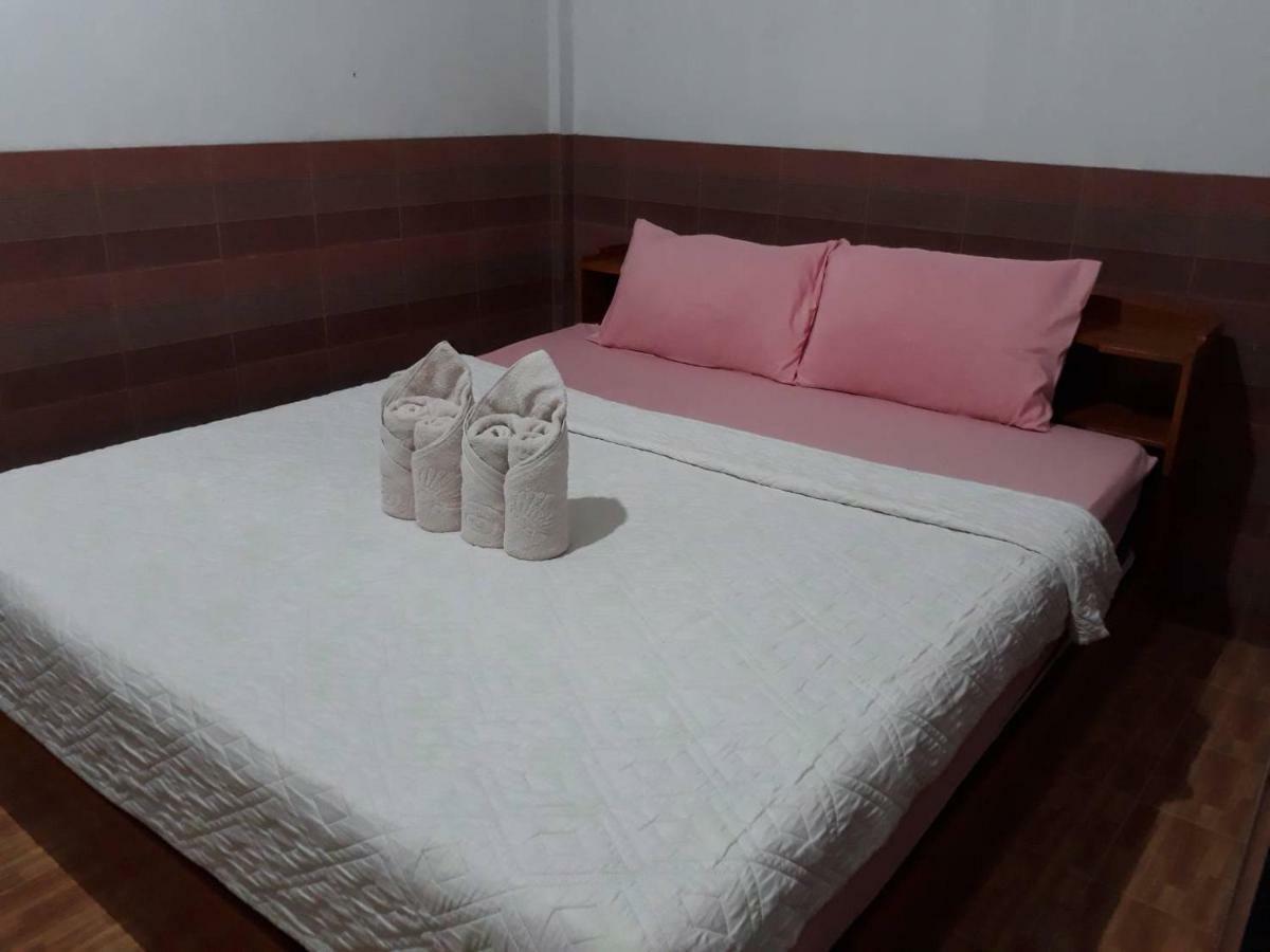 Changphuakgate Guesthouse Chiang Mai Bagian luar foto