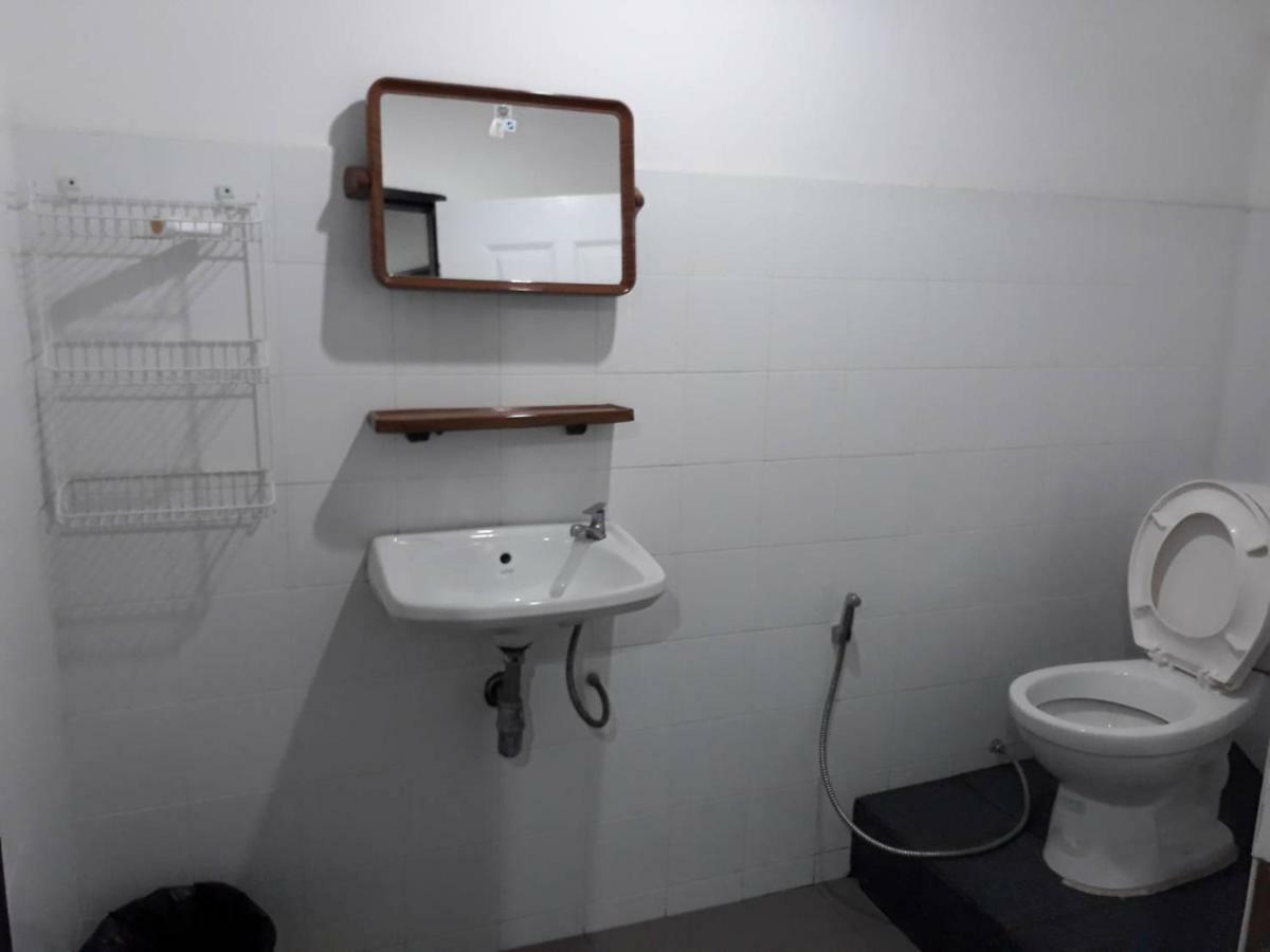 Changphuakgate Guesthouse Chiang Mai Bagian luar foto