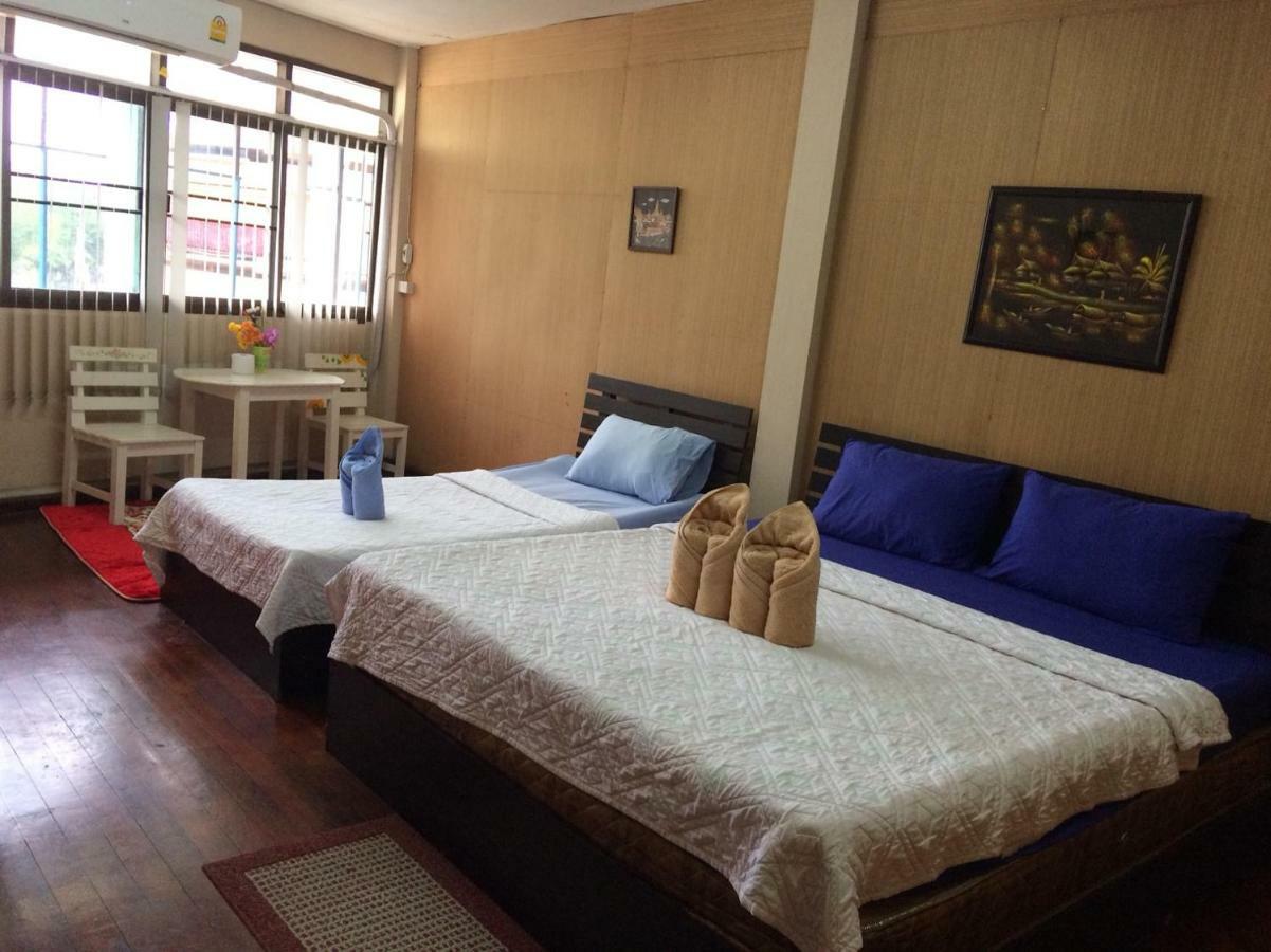 Changphuakgate Guesthouse Chiang Mai Bagian luar foto